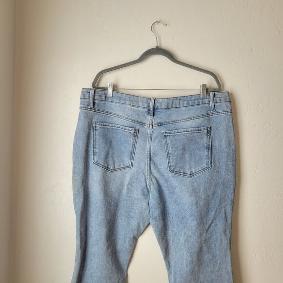 Terra & Sky Plus Size Lightwash Distressed Wide Leg Jeans - Picture 8 of 9